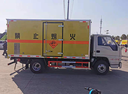 凉州爆破器材运输车工人安全操作规范与智能技术保障